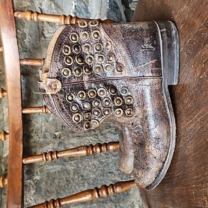Frye WYATT Disc Studded Short Boots